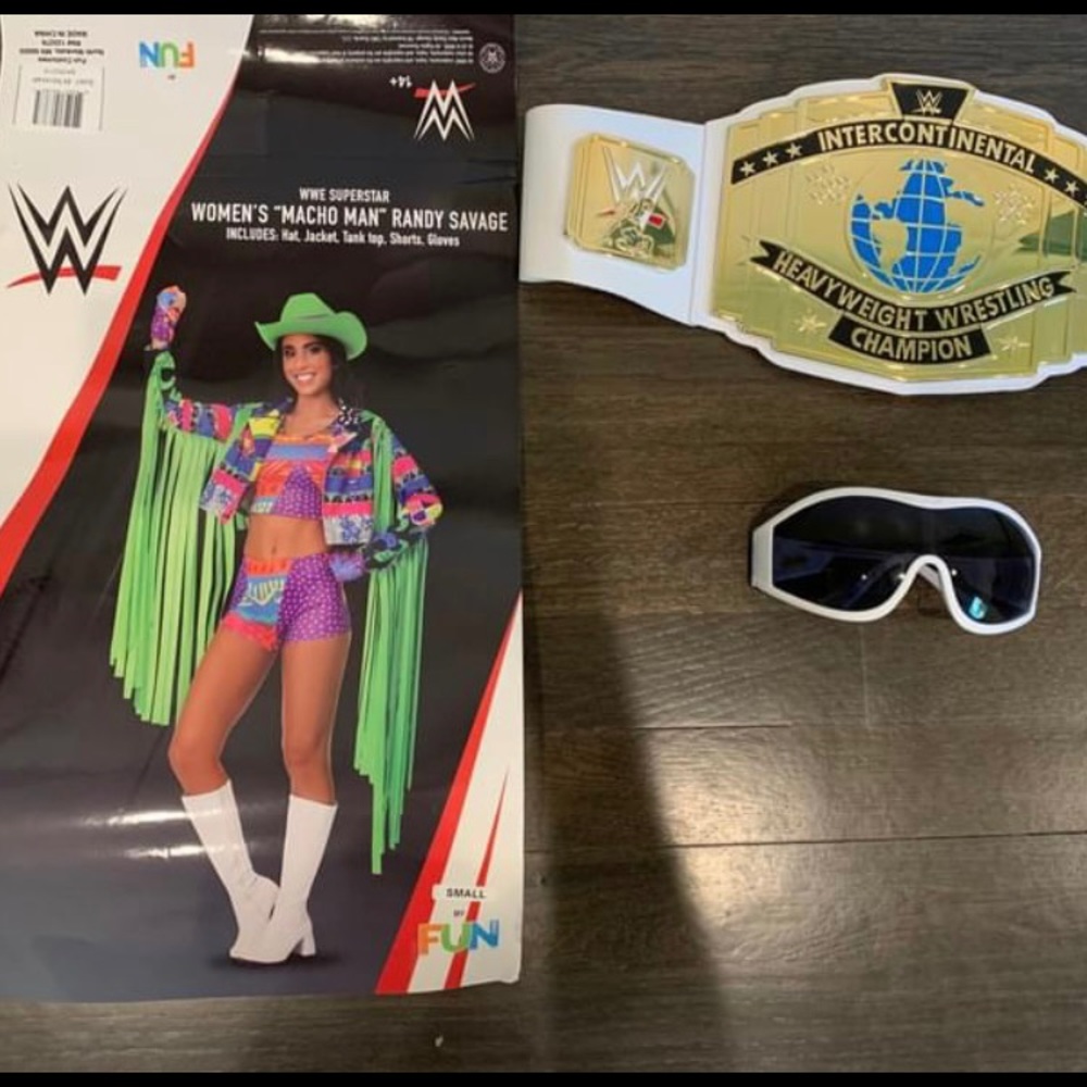 Macho Man women’s costume size small. Includes everything seen.